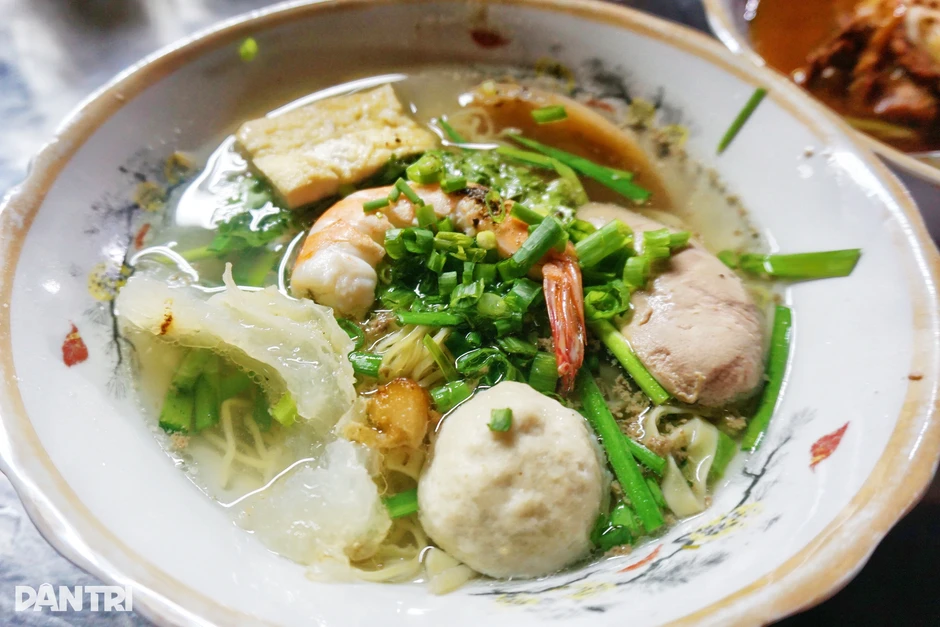 Hai người phụ nữ làm giúp việc rồi ở lại cưu mang "cậu chủ khờ" Hai người phụ nữ làm giúp việc rồi ở lại cưu mang "cậu chủ khờ"