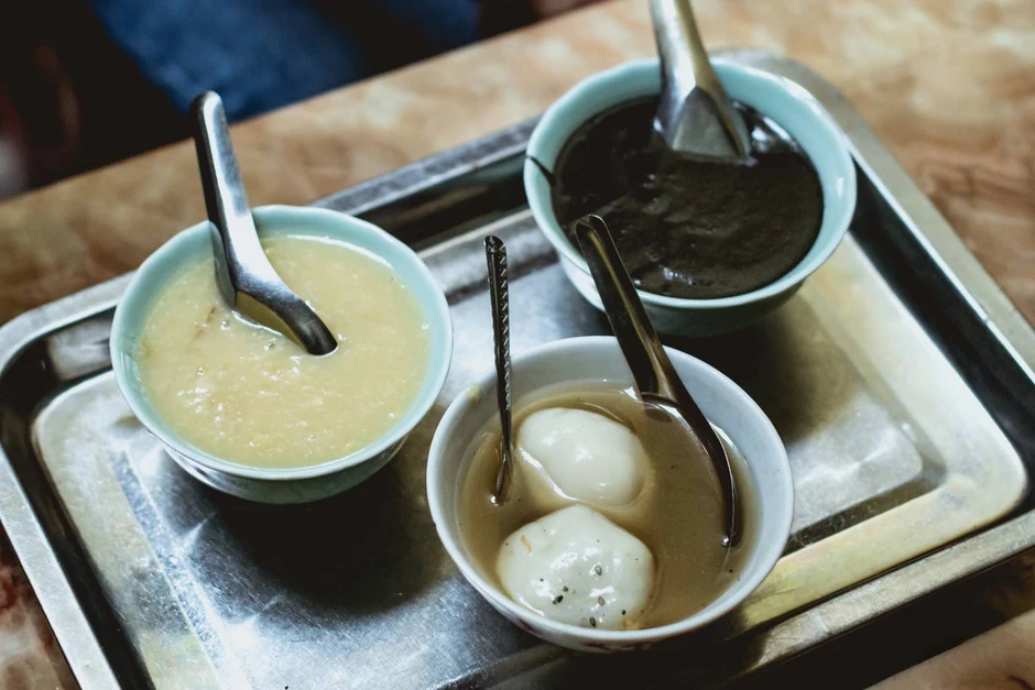 Hàng bánh trôi tàu bác Phạm Bằng mở lại giữa thời tiết se lạnh Hà Nội
