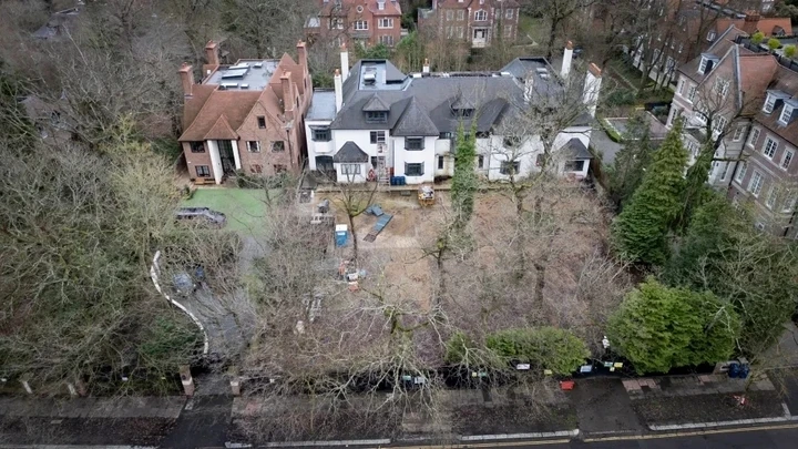 Hàng loạt biệt thự bỏ hoang giữa 'phố tỷ phú' giàu có ở London Hàng loạt biệt thự bỏ hoang giữa 'phố tỷ phú' giàu có ở London