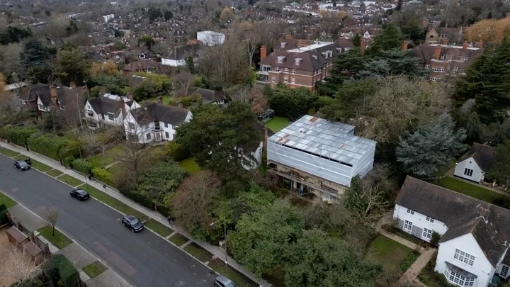 Hàng loạt biệt thự bỏ hoang giữa 'phố tỷ phú' giàu có ở London Hàng loạt biệt thự bỏ hoang giữa 'phố tỷ phú' giàu có ở London