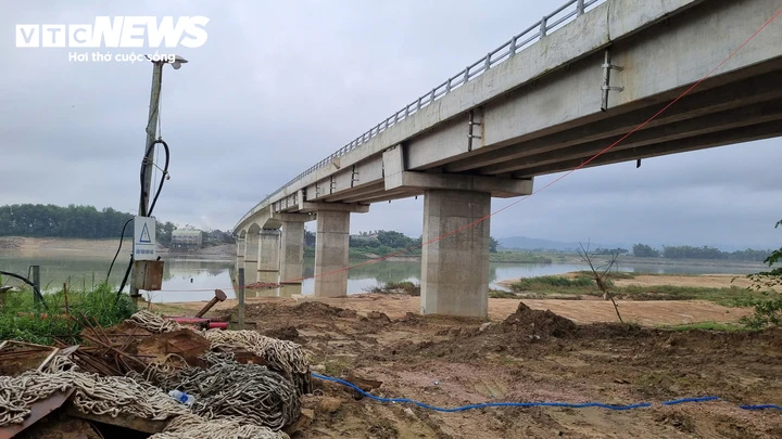 Hàng loạt cầu và đường dẫn thi công ‘rùa bò’, dân đợi hoài chẳng thấy thông xe Hàng loạt cầu và đường dẫn thi công ‘rùa bò’, dân đợi hoài chẳng thấy thông xe
