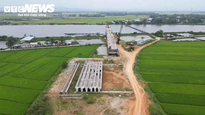 Hàng loạt cầu và đường dẫn thi công ‘rùa bò’, dân đợi hoài chẳng thấy thông xe Hàng loạt cầu và đường dẫn thi công ‘rùa bò’, dân đợi hoài chẳng thấy thông xe