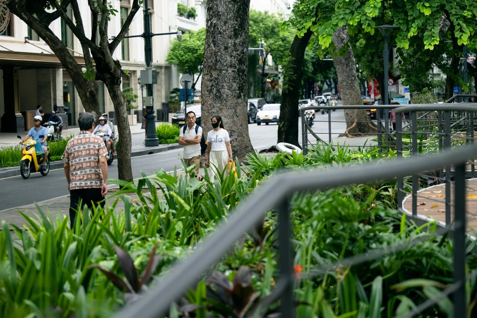 Hàng loạt khung gương xuất hiện bên Hồ Gươm, hé lộ không gian đặc biệt sắp mở cửa vào ngày 8/10 Hàng loạt khung gương xuất hiện bên Hồ Gươm, hé lộ không gian đặc biệt sắp mở cửa vào ngày 8/10