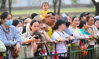 Hàng nghìn phụ huynh tiếp sức 2.500 trẻ chạy Kun Marathon - Báo TinVina