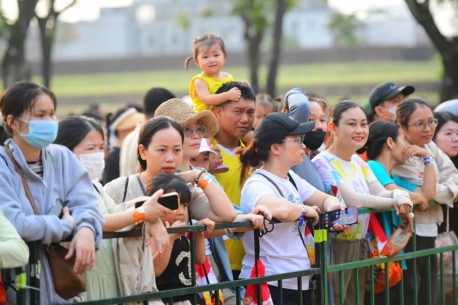 Hàng nghìn phụ huynh tiếp sức 2.500 trẻ chạy Kun Marathon - Báo TinVina Hàng nghìn phụ huynh tiếp sức 2.500 trẻ chạy Kun Marathon - Báo TinVina