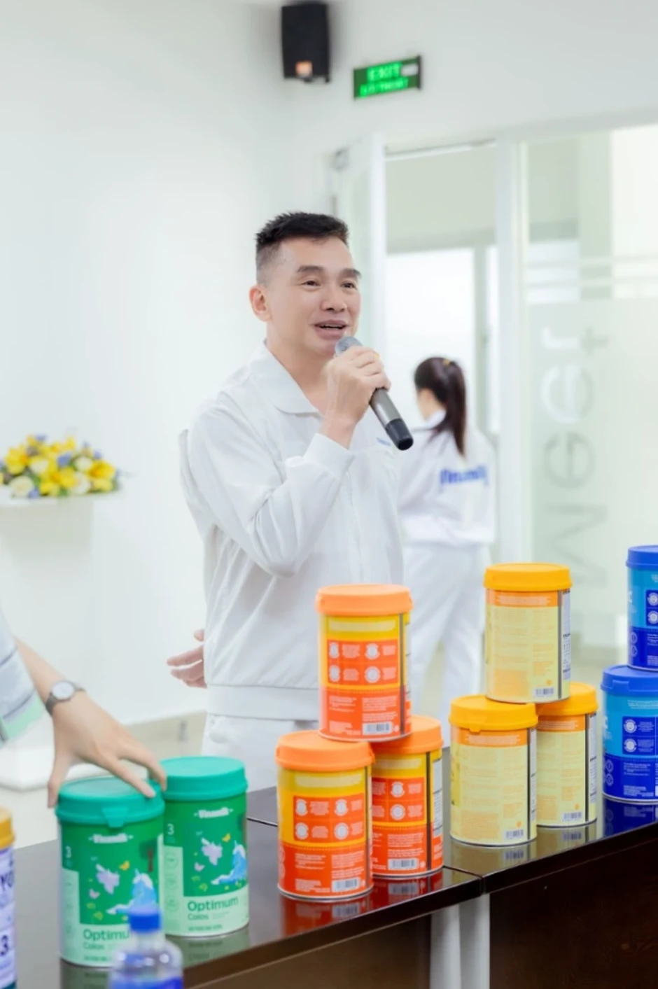 Hàng trăm lớp kiểm duyệt cho một lon sữa bột Vinamilk Hàng trăm lớp kiểm duyệt cho một lon sữa bột Vinamilk