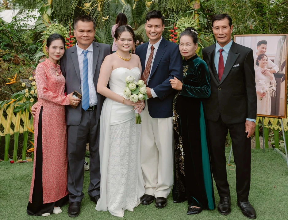 Hành động của mẹ kế trong đám cưới con gái chồng và lời phát biểu gây sốt Hành động của mẹ kế trong đám cưới con gái chồng và lời phát biểu gây sốt