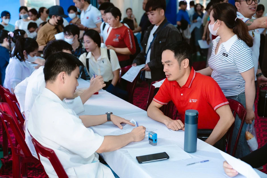 Hành trình đỏ 2026: Thiên Khôi miền Trung kết nối những tấm lòng nhân ái Hành trình đỏ 2026: Thiên Khôi miền Trung kết nối những tấm lòng nhân ái