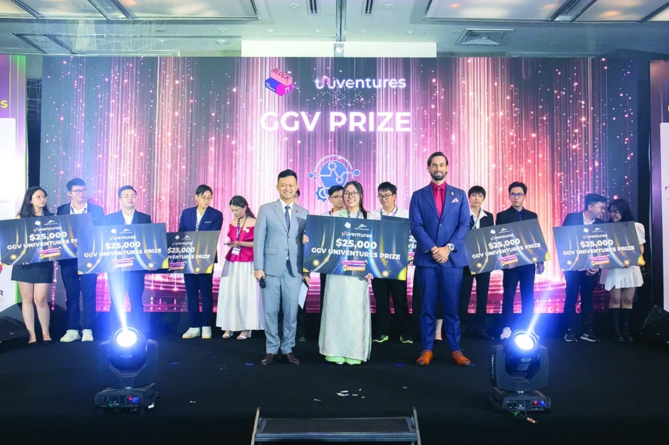 Hành trình táo bạo của cô gái gen Z Hành trình táo bạo của cô gái gen Z