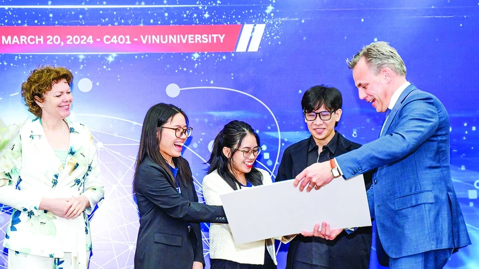 Hành trình táo bạo của cô gái gen Z Hành trình táo bạo của cô gái gen Z