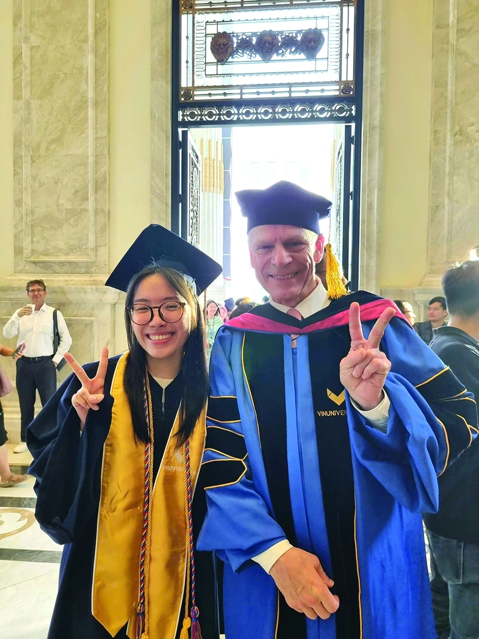 Hành trình táo bạo của cô gái gen Z Hành trình táo bạo của cô gái gen Z