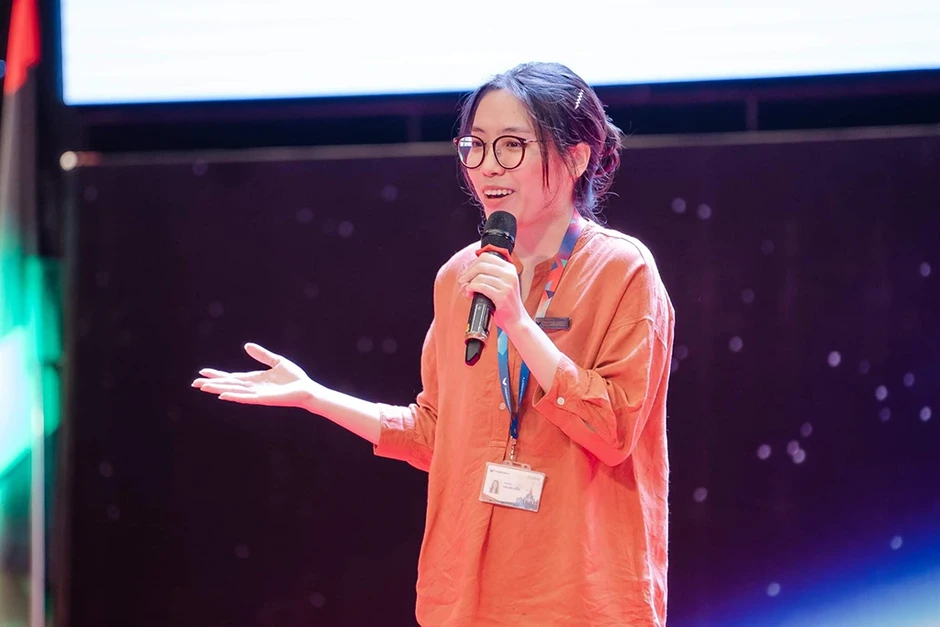 Hành trình táo bạo của cô gái gen Z Hành trình táo bạo của cô gái gen Z