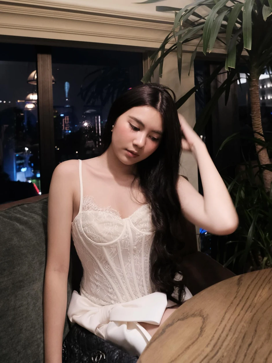 Hạt Dẻ bỏ đi 1 điểm giống ba, được khen luôn "nữ thần bóng rổ" Hạt Dẻ bỏ đi 1 điểm giống ba, được khen luôn "nữ thần bóng rổ"