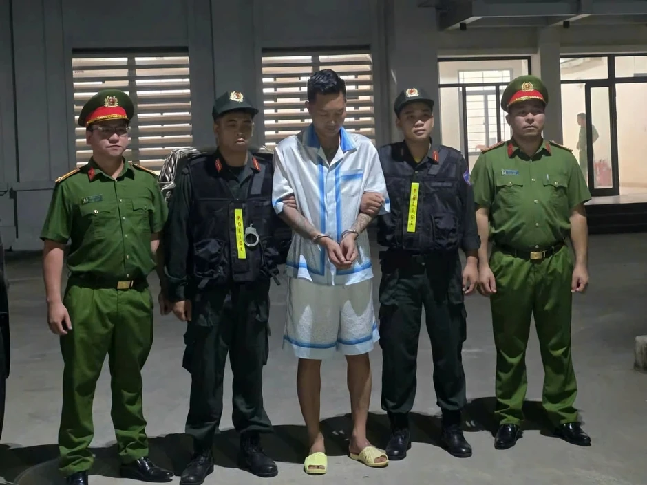 Hết thời "giang hồ mạng" dìu nhau nổi tiếng, lừa dối khách hàng thu tiền tỷ Hết thời "giang hồ mạng" dìu nhau nổi tiếng, lừa dối khách hàng thu tiền tỷ