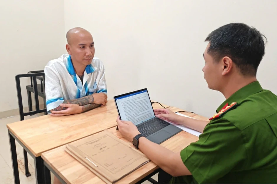 Hết thời "giang hồ mạng" dìu nhau nổi tiếng, lừa dối khách hàng thu tiền tỷ Hết thời "giang hồ mạng" dìu nhau nổi tiếng, lừa dối khách hàng thu tiền tỷ