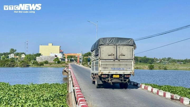 Hiểm nguy rình rập trên những cây cầu xuống cấp ở Quảng Ngãi Hiểm nguy rình rập trên những cây cầu xuống cấp ở Quảng Ngãi