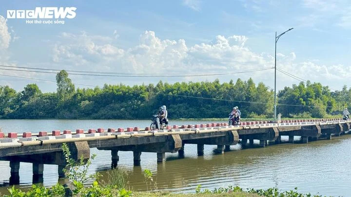 Hiểm nguy rình rập trên những cây cầu xuống cấp ở Quảng Ngãi Hiểm nguy rình rập trên những cây cầu xuống cấp ở Quảng Ngãi