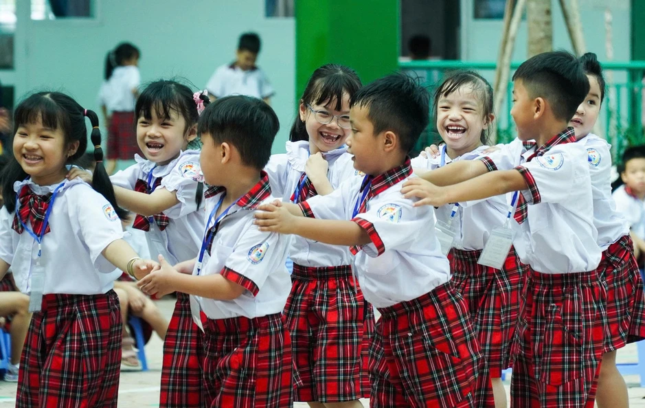Hiệu trưởng đi làm từ 5 giờ sáng giữa áp lực 'siêu trường' hơn 5.200 học sinh Hiệu trưởng đi làm từ 5 giờ sáng giữa áp lực 'siêu trường' hơn 5.200 học sinh