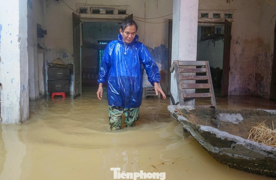 Hình ảnh hơn 8.400 hộ dân ngập trong lũ Hình ảnh hơn 8.400 hộ dân ngập trong lũ