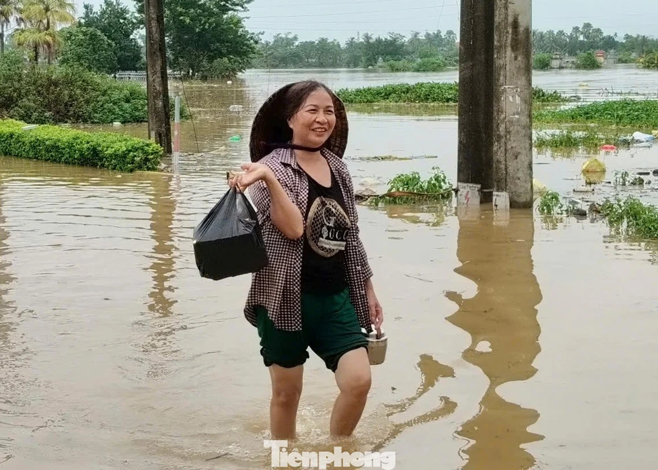 Hình ảnh hơn 8.400 hộ dân ngập trong lũ Hình ảnh hơn 8.400 hộ dân ngập trong lũ