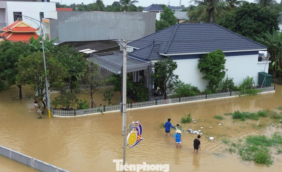 Hình ảnh hơn 8.400 hộ dân ngập trong lũ Hình ảnh hơn 8.400 hộ dân ngập trong lũ