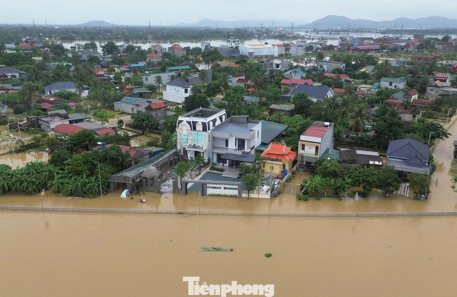 Hình ảnh hơn 8.400 hộ dân ngập trong lũ Hình ảnh hơn 8.400 hộ dân ngập trong lũ