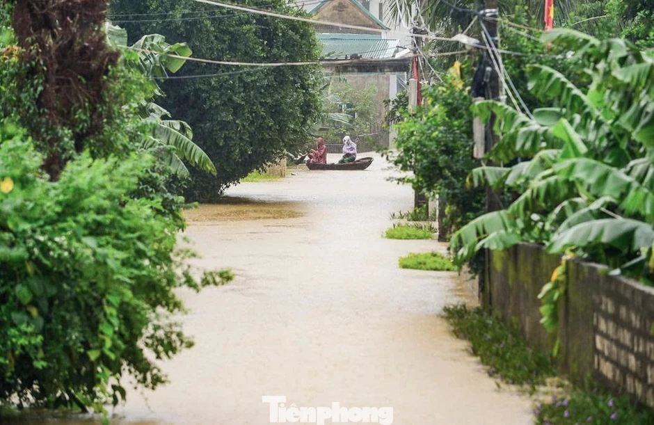 Hình ảnh hơn 8.400 hộ dân ngập trong lũ Hình ảnh hơn 8.400 hộ dân ngập trong lũ