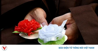 Hoa hồng đỏ, hoa hồng trắng trong Vu Lan có ý nghĩa gì?