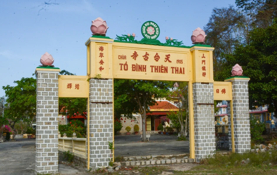 Hòa thượng Huệ Đăng 'lấy gió làm quạt' tĩnh tu thạch động Thiên Thai 121 năm trước Hòa thượng Huệ Đăng 'lấy gió làm quạt' tĩnh tu thạch động Thiên Thai 121 năm trước