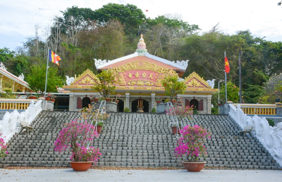 Hòa thượng Huệ Đăng 'lấy gió làm quạt' tĩnh tu thạch động Thiên Thai 121 năm trước Hòa thượng Huệ Đăng 'lấy gió làm quạt' tĩnh tu thạch động Thiên Thai 121 năm trước
