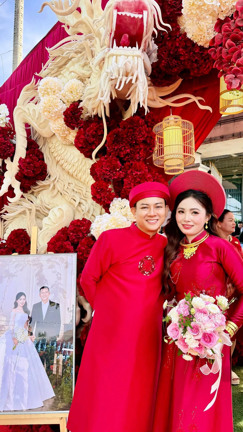 Hoài Lâm rước Ngọc Trinh về nhà bằng xe máy