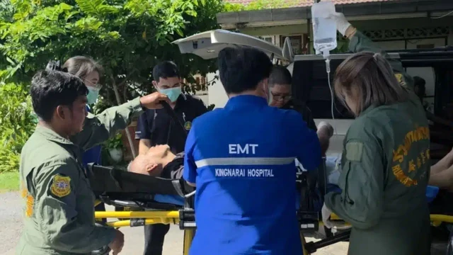 Hoang mang khi phát hiện người đàn ông lạ mặt bất tỉnh trong xe