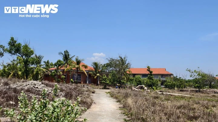 Hoang phế khu du lịch hơn 2 thập kỷ ‘ngốn’ hàng trăm hecta ‘đất vàng’ ven biển Hoang phế khu du lịch hơn 2 thập kỷ ‘ngốn’ hàng trăm hecta ‘đất vàng’ ven biển