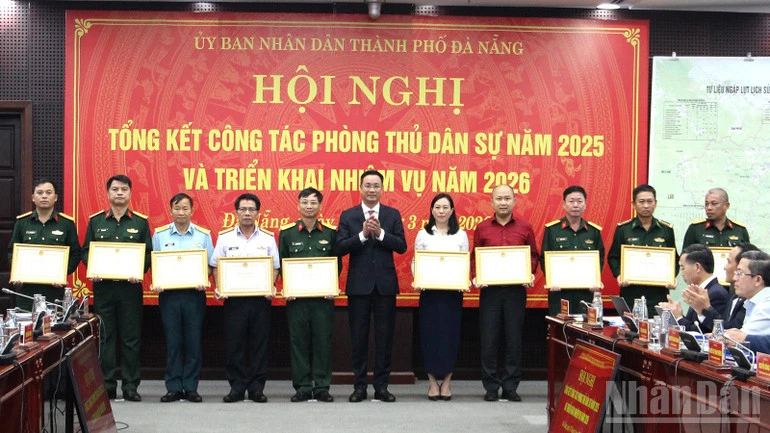Hoạt động phòng thủ dân sự thành phố Đà Nẵng đã phát huy sức mạnh tổng hợp Hoạt động phòng thủ dân sự thành phố Đà Nẵng đã phát huy sức mạnh tổng hợp