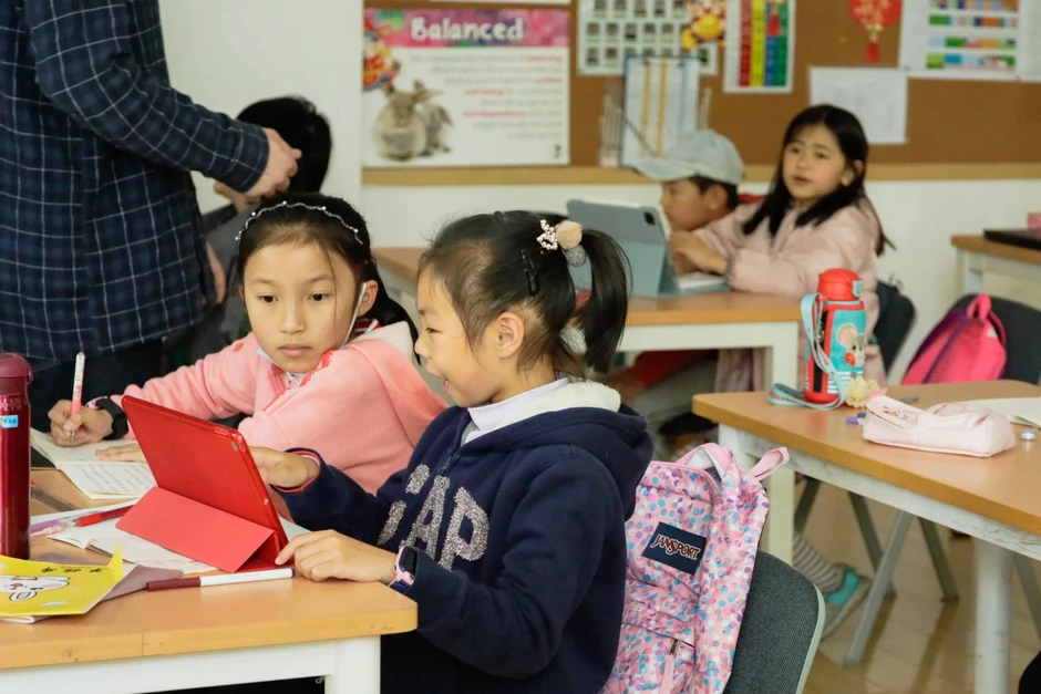 Học càng lâu, vào trường càng tốt có thực sự kiếm nhiều tiền hơn?