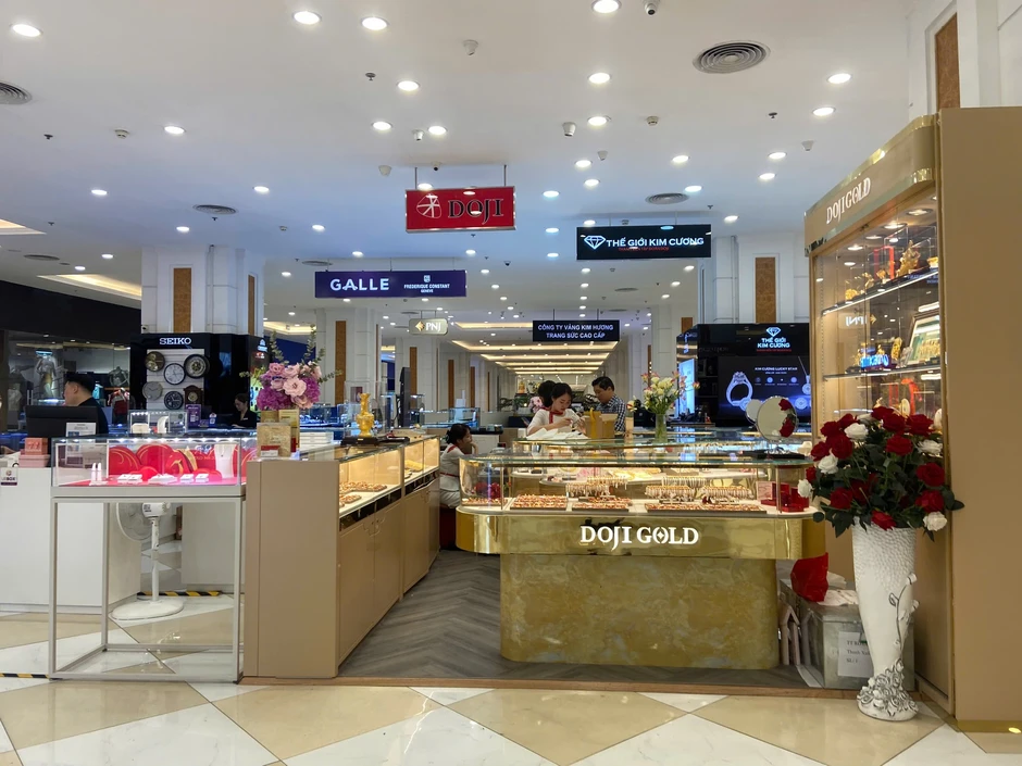 Hôm nay đi mua vàng: Số thứ tự 77 chỉ cần đợi 5 phút là đến lượt, phát hiện 1 nơi mua vàng không cần xếp hàng Hôm nay đi mua vàng: Số thứ tự 77 chỉ cần đợi 5 phút là đến lượt, phát hiện 1 nơi mua vàng không cần xếp hàng