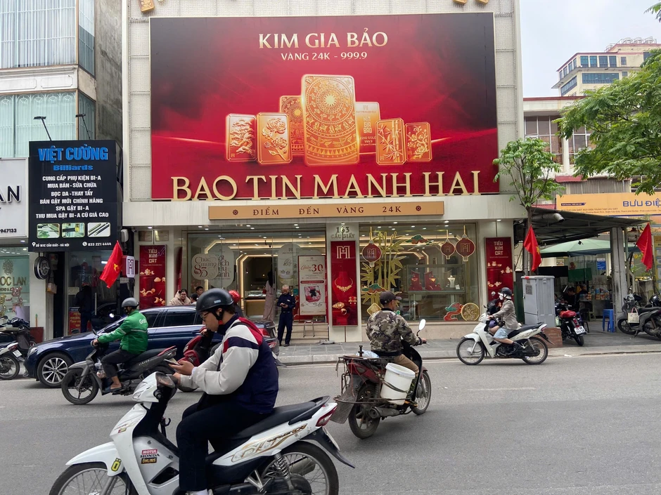Hôm nay đi mua vàng: Số thứ tự 77 chỉ cần đợi 5 phút là đến lượt, phát hiện 1 nơi mua vàng không cần xếp hàng Hôm nay đi mua vàng: Số thứ tự 77 chỉ cần đợi 5 phút là đến lượt, phát hiện 1 nơi mua vàng không cần xếp hàng