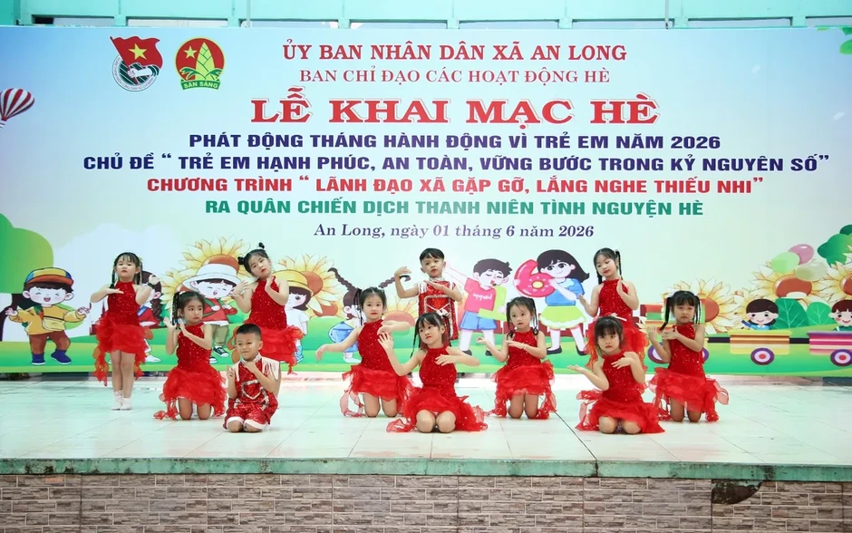 Hơn 100 triệu đồng tiếp sức cho học sinh nghèo trong Tháng hành động vì trẻ em Hơn 100 triệu đồng tiếp sức cho học sinh nghèo trong Tháng hành động vì trẻ em