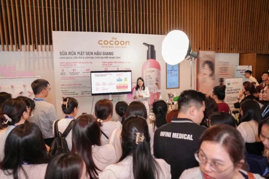 Hơn 1.000 chuyên gia trải nghiệm Cocoon tại hội nghị da liễu Hơn 1.000 chuyên gia trải nghiệm Cocoon tại hội nghị da liễu