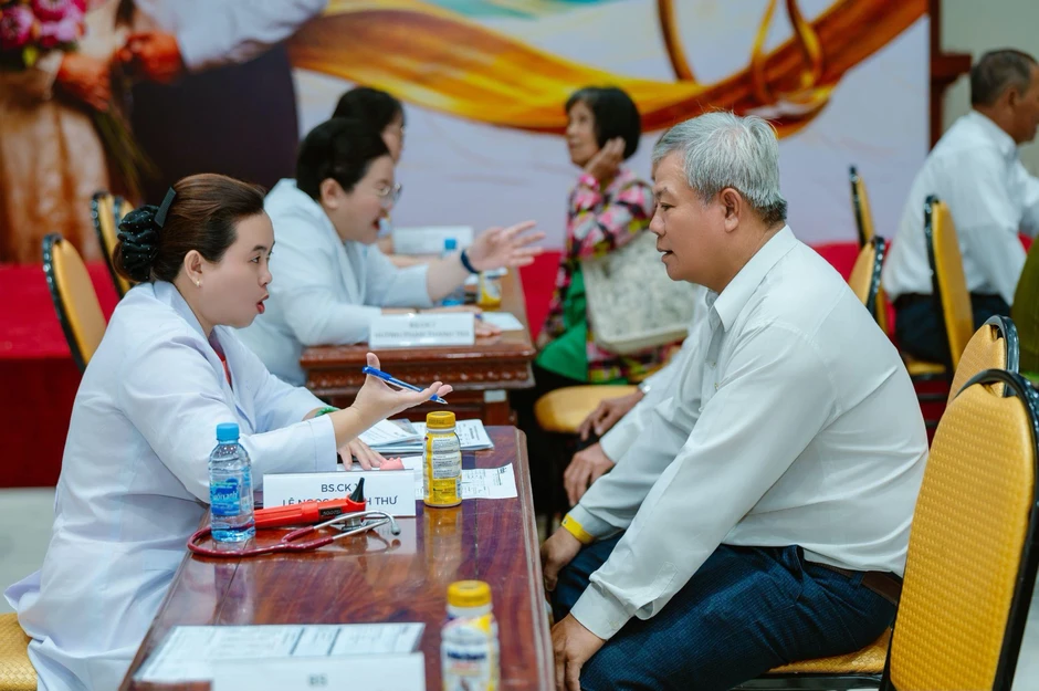 Hơn 1.400 người tham gia sự kiện “Người cao tuổi và Kỷ nguyên vươn mình” Hơn 1.400 người tham gia sự kiện “Người cao tuổi và Kỷ nguyên vươn mình”