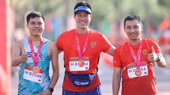 Hơn 450 chiến sĩ hòa cùng 5.000 VĐV tại giải chạy ngành Công an - Báo TinVina