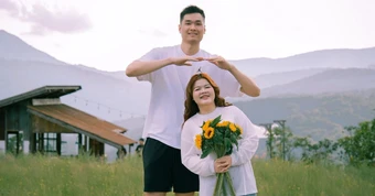 Hôn nhân của chàng trai miền Tây cao 2m03 và vợ bị cho là "chênh lệch": Chăm chồng như em bé!
