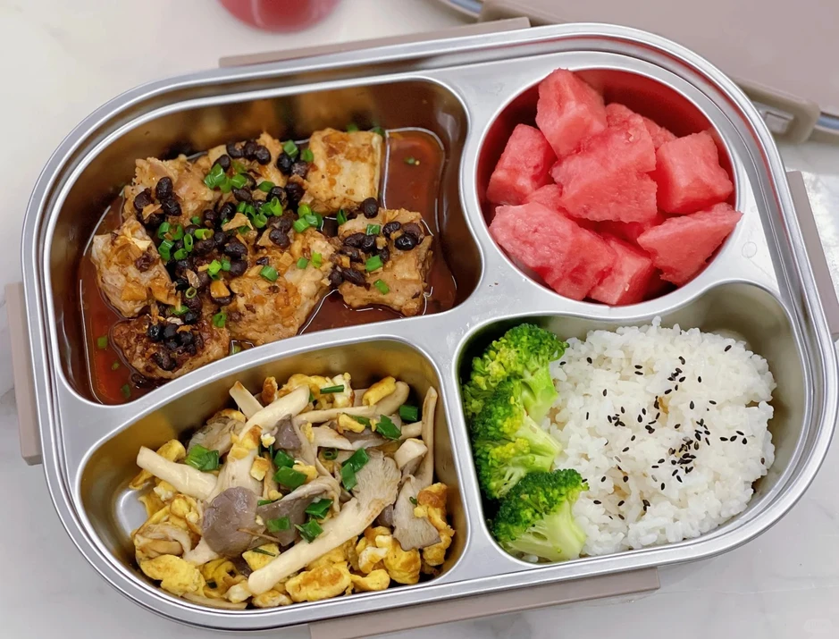 Hộp cơm của bà mẹ cho con trai cấp 2: Sự quan tâm yêu thương trong từng bữa ăn