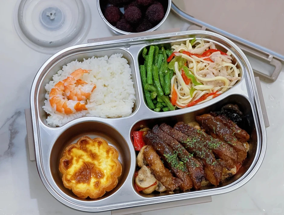 Hộp cơm của bà mẹ cho con trai cấp 2: Sự quan tâm yêu thương trong từng bữa ăn