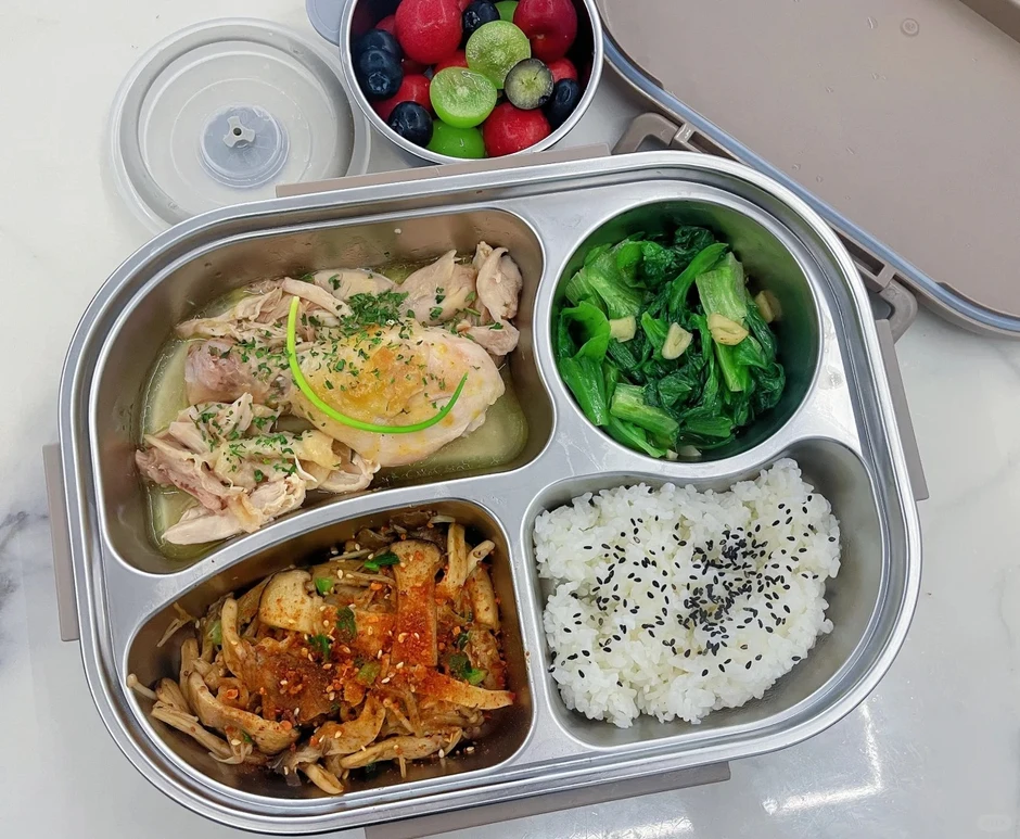 Hộp cơm của bà mẹ cho con trai cấp 2: Sự quan tâm yêu thương trong từng bữa ăn