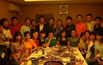Họp lớp 30 người, lớp trưởng âm thầm trả hơn 100 triệu đồng tiền phát sinh: Sáng hôm sau, tin nhắn từ vợ anh khiến cả nhóm lặng người