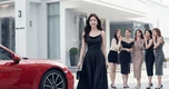 Họp lớp sau 10 năm, cô gái mượn xe sang, thuê đồ hiệu để "làm màu", không ngờ nhận về cái kết chua chát