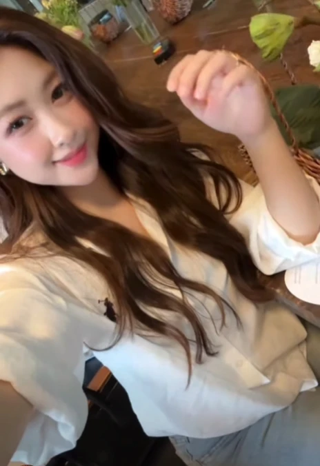 Hot girl chạy bộ khởi động nhẹ nhàng cũng dư sức thu hút triệu ánh nhìn Hot girl chạy bộ khởi động nhẹ nhàng cũng dư sức thu hút triệu ánh nhìn