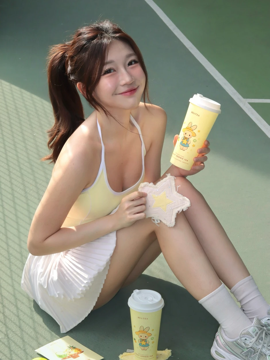 Hot girl nửa triệu người theo dõi gây bão với khoảnh khắc
