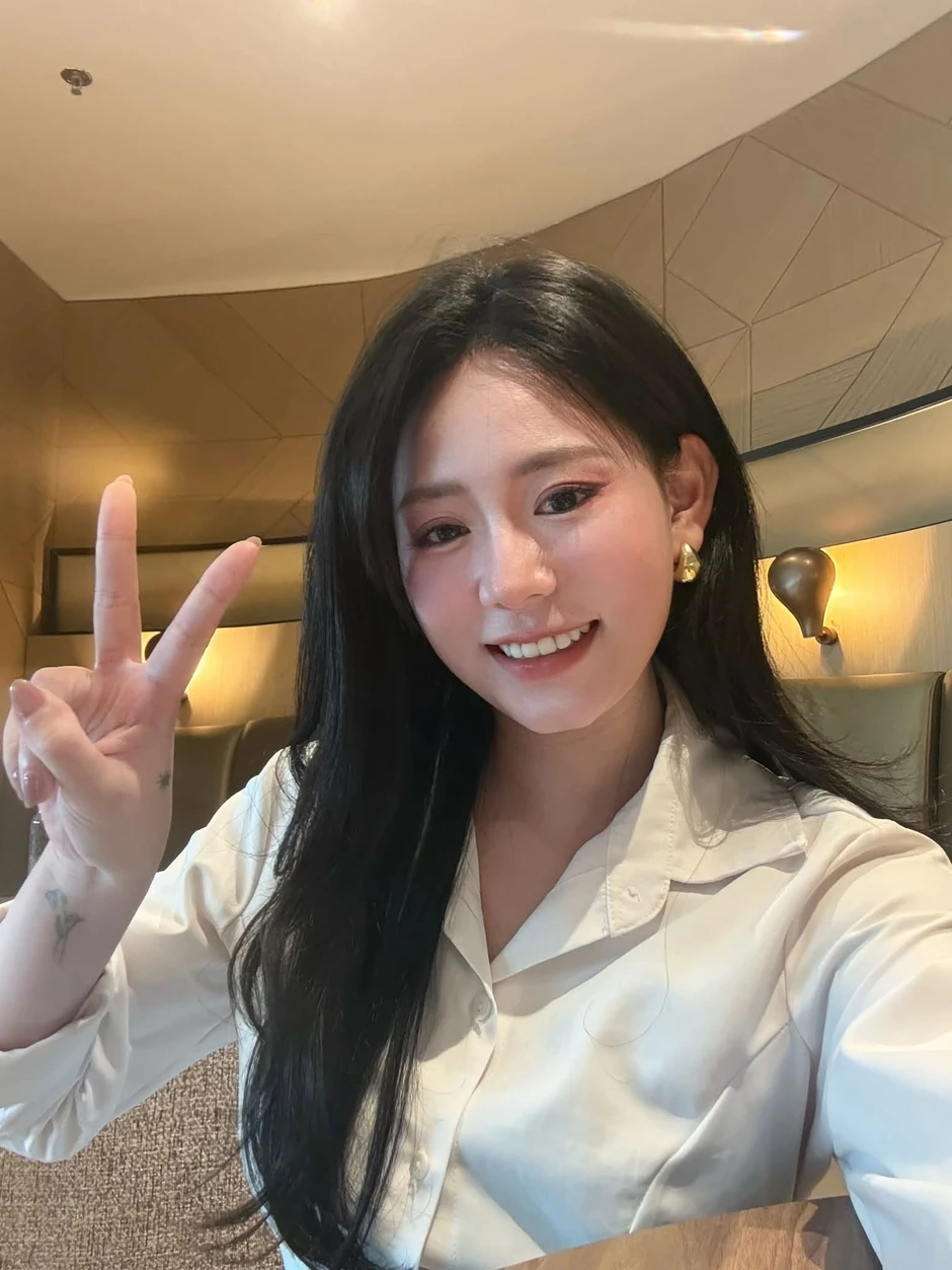 Hot girl Vật lý Minh Thu bất ngờ thông báo "cập bến" trời Âu Hot girl Vật lý Minh Thu bất ngờ thông báo "cập bến" trời Âu